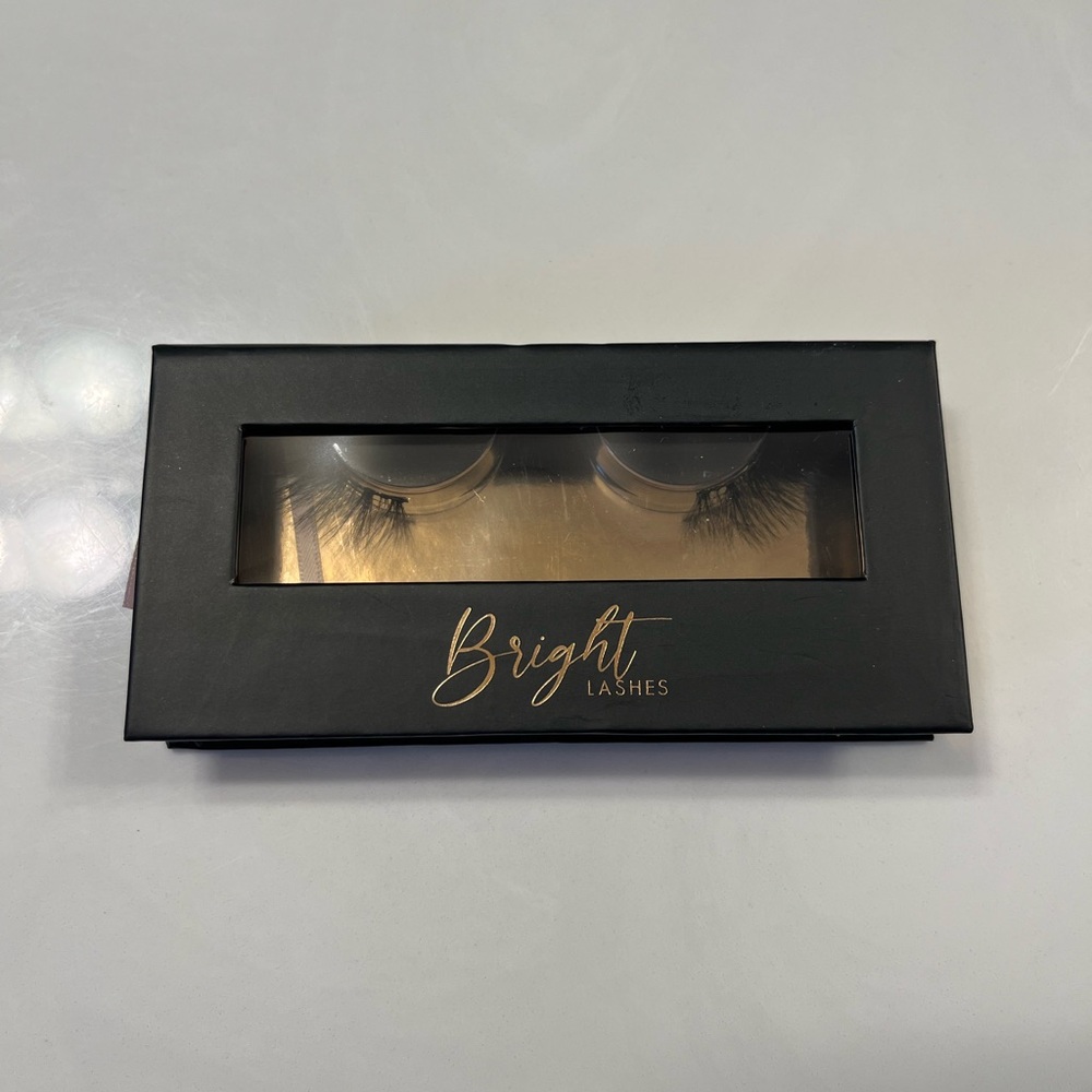 Bright Lashes in the style Flirt
